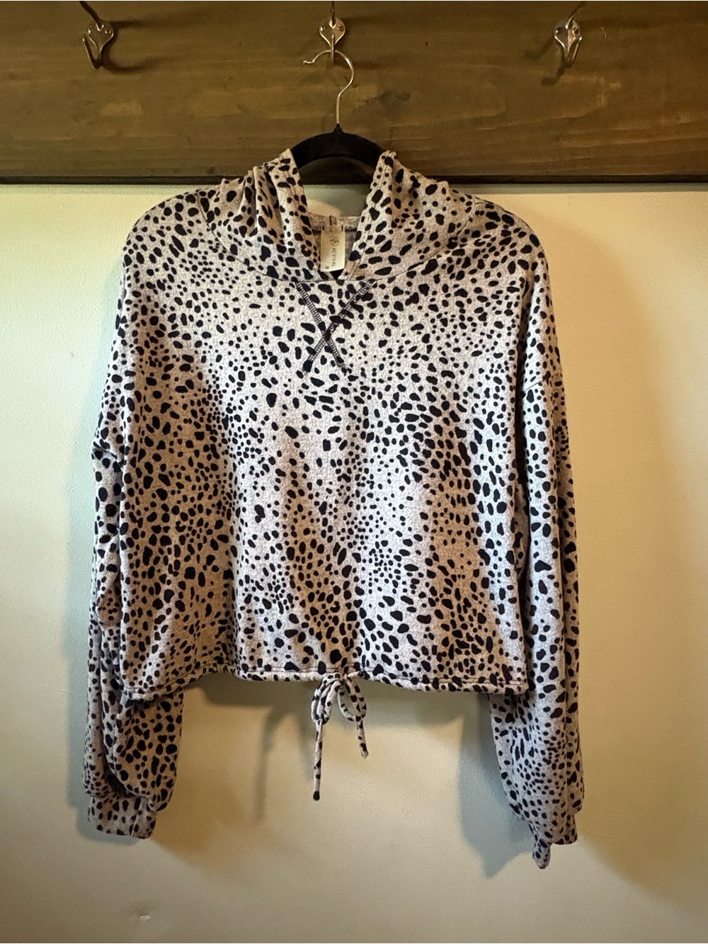 Medium Altar’d State Leopard Print Drawstring Hem Cropped Hoodie